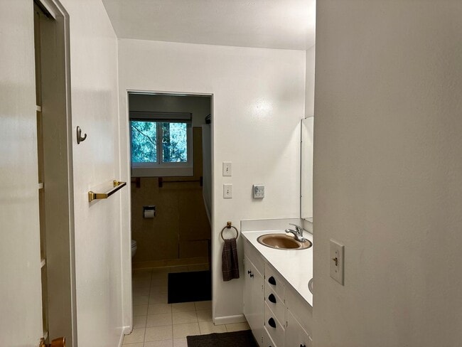 Building Photo - Amazing Country Home 4 bed, 2 bath with Ga...