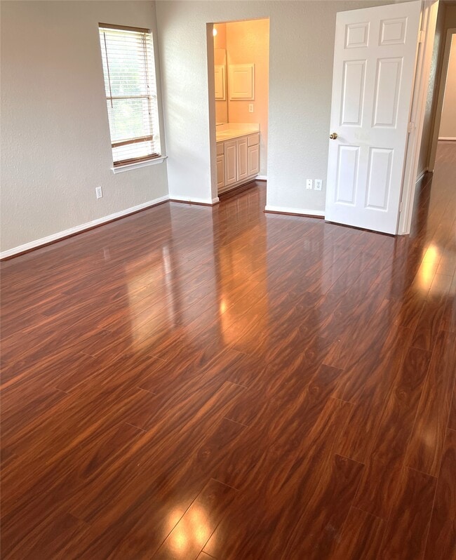 Building Photo - 14210 Meadow Estates Ln