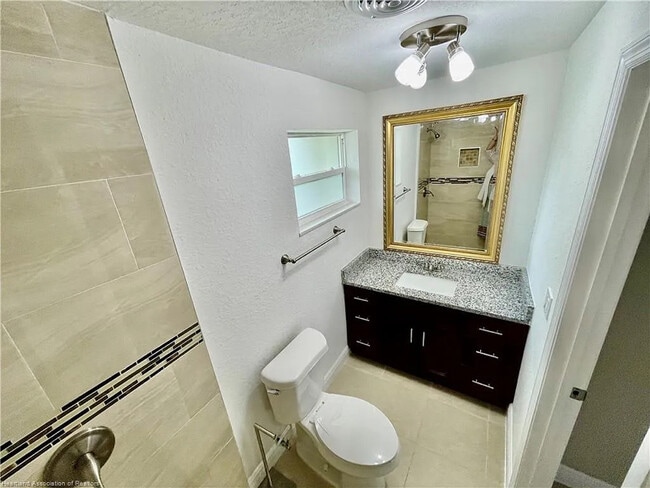 Building Photo - 1409 Palm Way