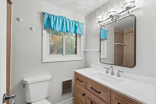 Building Photo - 1S239 Stratford Ln