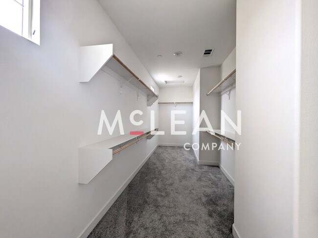 Building Photo - Modern 4-Bedroom Two Story Home