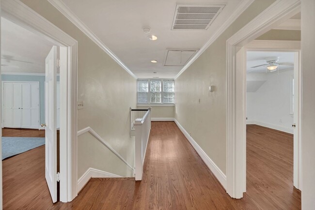 Building Photo - Luxury unfurnished 4BR/4.5BA Tudor in Belle Meade Links.