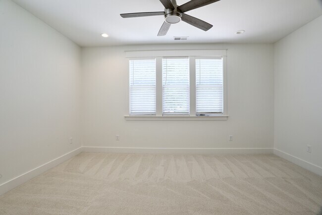Building Photo - 406 Shakespeare Ln