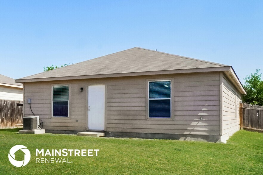 Building Photo - 11247 Pecan Canyon