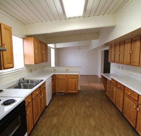 Building Photo - Fairway Crescent- On base housing!