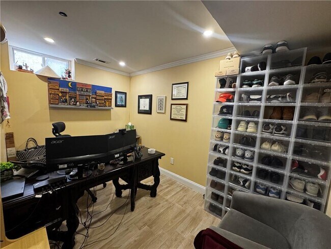 Building Photo - 1764 E 19th St