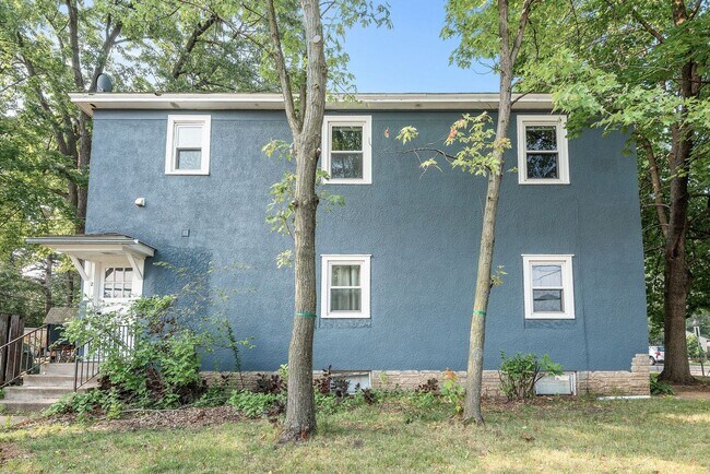 Building Photo - 787 6th Ave NW