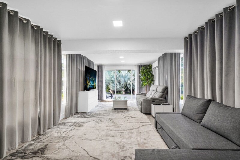 Building Photo - 1420 S 24th Terrace