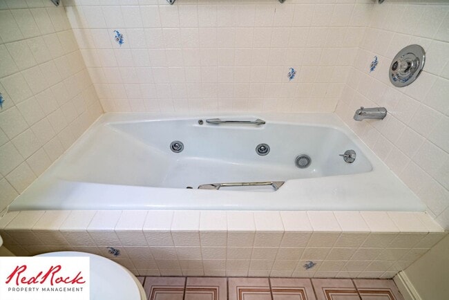 Building Photo - 3 Bedroom End Unit Townhome in Downtown St. George