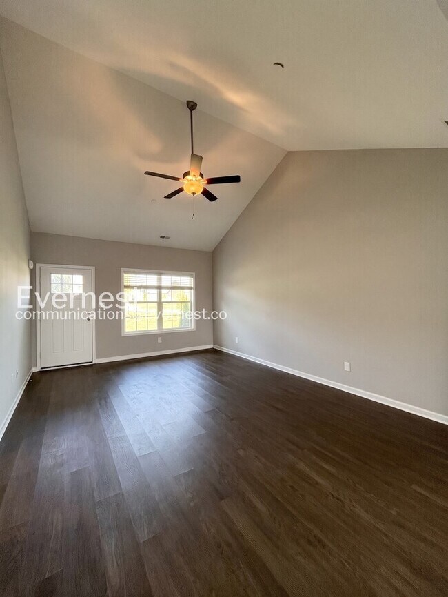 Building Photo - Limited Time Special Offer / 4 Bed, 2 Bath Home with and Garage / Pet-Friendly / Vouchers Accepte...