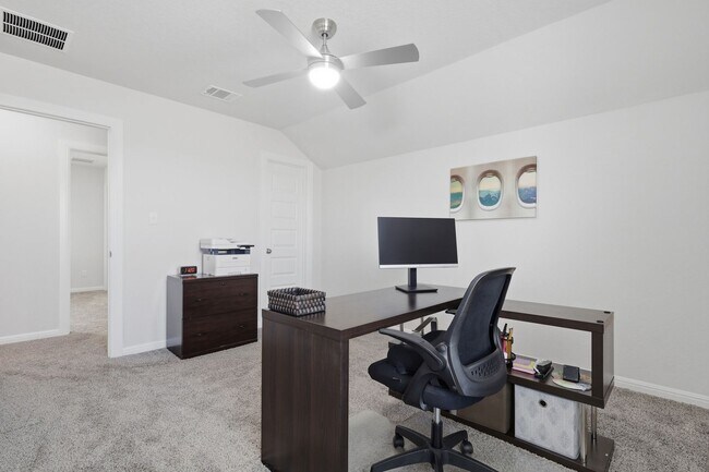 Building Photo - Modern 3BR Home with Main-Floor Primary!