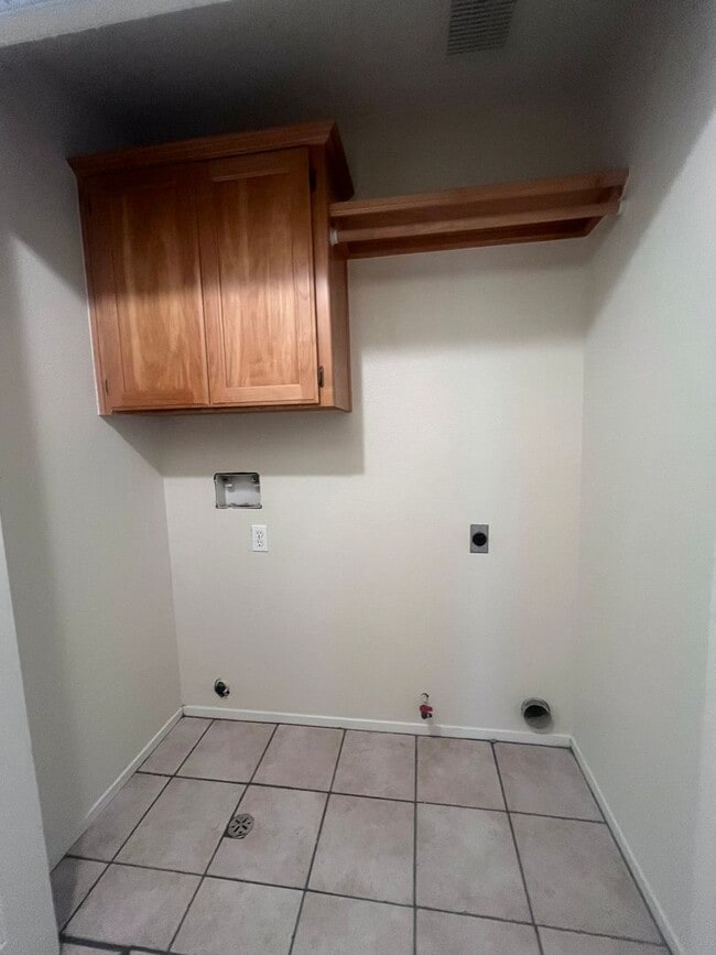 Building Photo - 1900 Modoc Ave