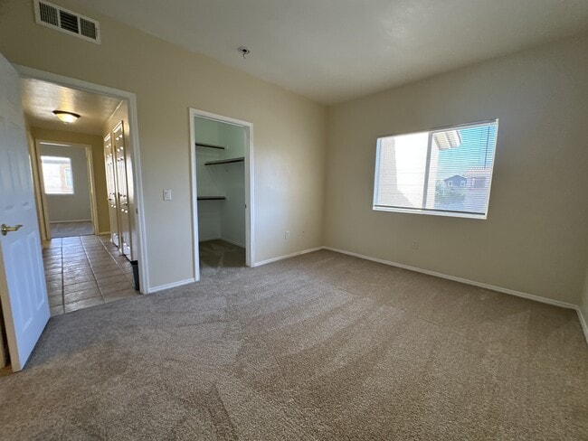 Building Photo - 1050 E Cactus Ave
