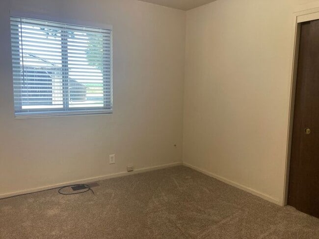 Building Photo - Turlock Country Living 3 Bedroom 2 Bath Home