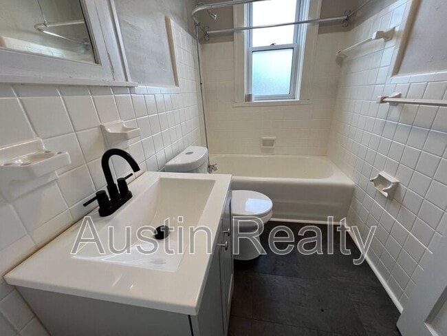 Building Photo - 2173 S Big Bend Blvd