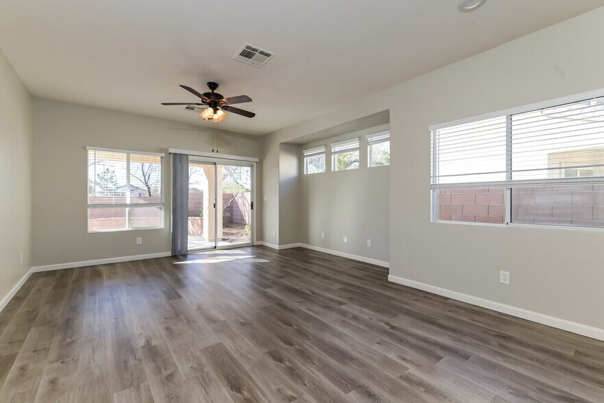 Building Photo - 913 E Malibu Sands Ave