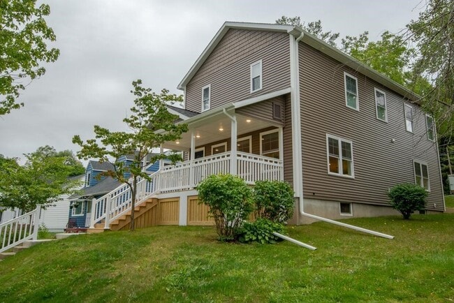 Primary Photo - 294 W 2nd St