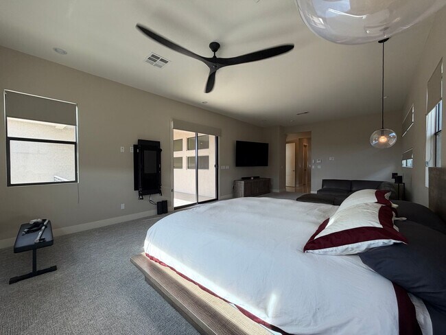 Building Photo - 4 Bed, 4.5 Bath Summerlin Home in The Ridges with Resort-Style Backyard