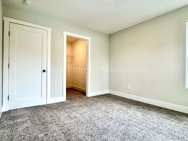 Building Photo - Modern 3BR/2.5BA Townhome | $2,100/mo. | P...