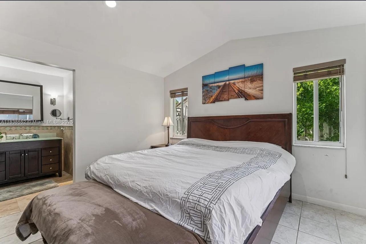 Building Photo - 1368 Presidio Dr