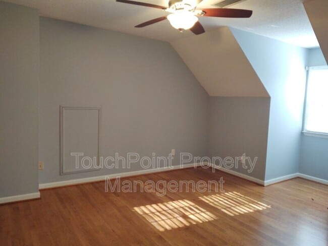 Building Photo - 224 Raintree Dr