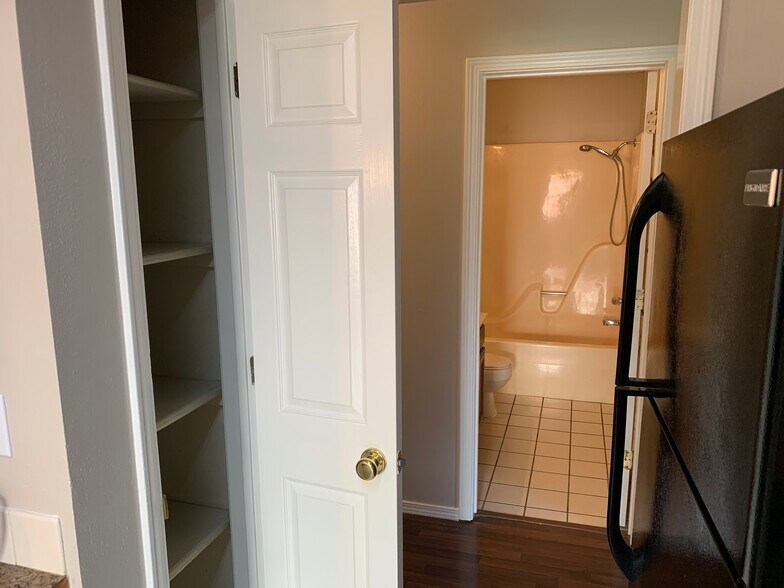 Building Photo - 507A Camellia Dr