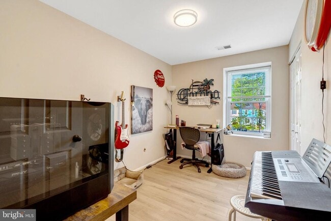 Building Photo - 14831 Basingstoke Loop