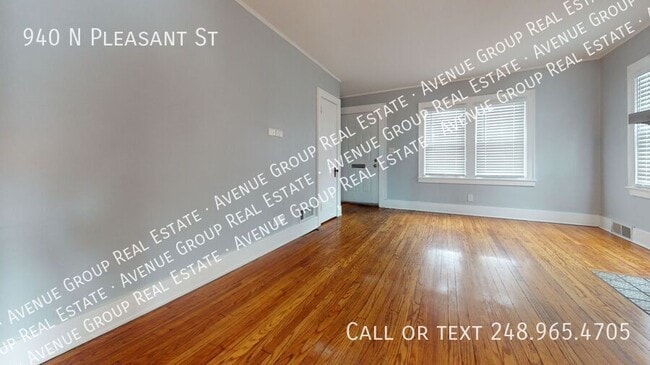 Building Photo - 940 N Pleasant St