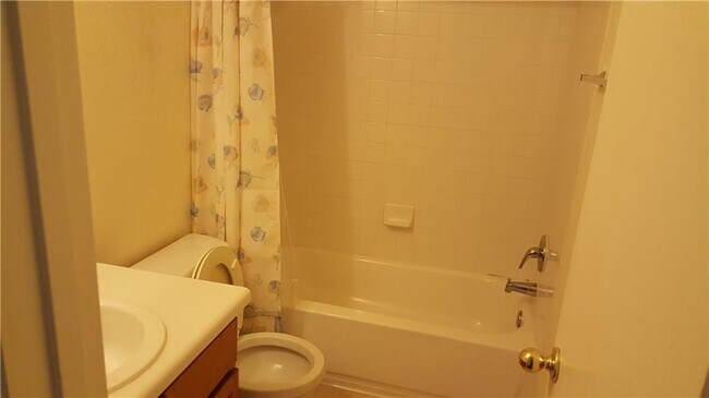 Building Photo - 525 Celery Loop