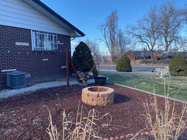 Building Photo - Charming 2BD, 1BA Wheat Ridge Duplex with 1-Car Garage