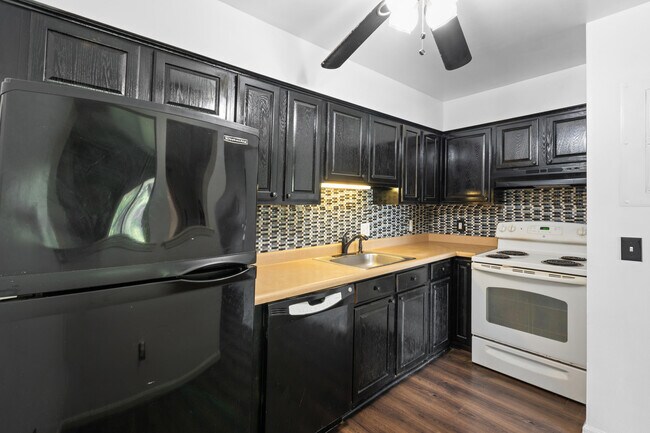 Building Photo - 25307 Shiawassee Cir