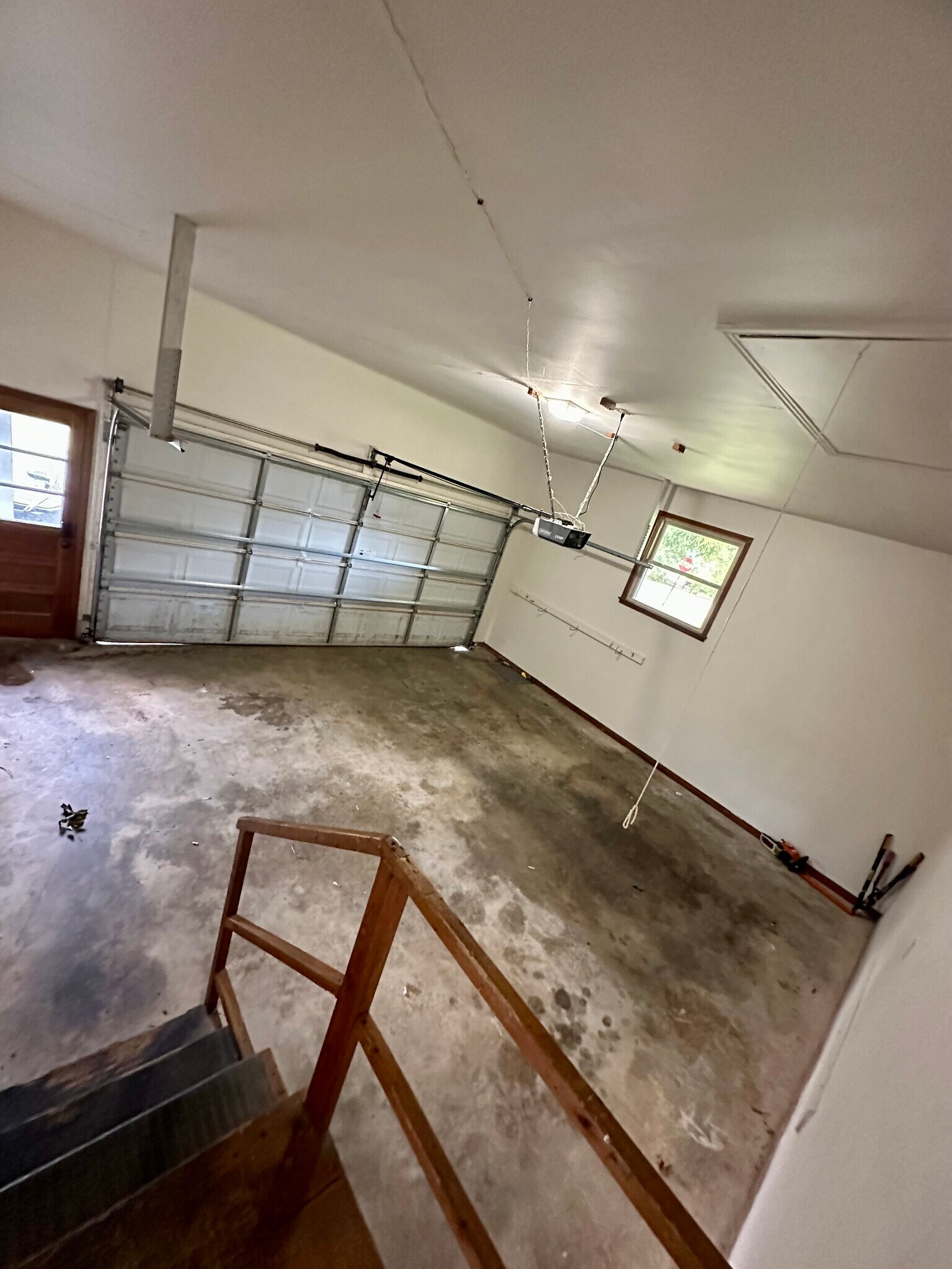 Garage - 92 Kenway St