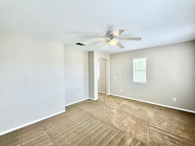Building Photo - Charming 3 Bedroom Bel Flora Home with Private Patio & Amenities