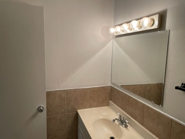 Building Photo - 28 W Creek Ln