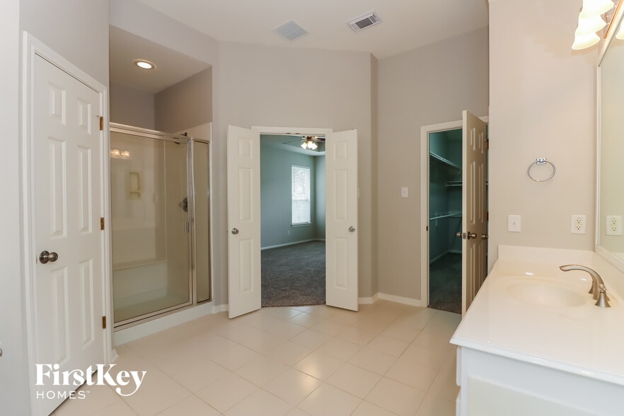 Building Photo - 3211 Oak Park Ln