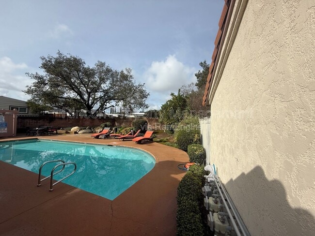 Building Photo - 848 Woodland Ave