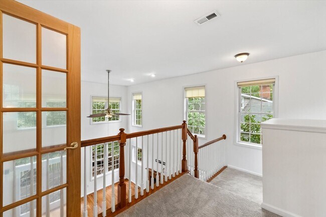 Building Photo - 4107 Lakeview Pkwy