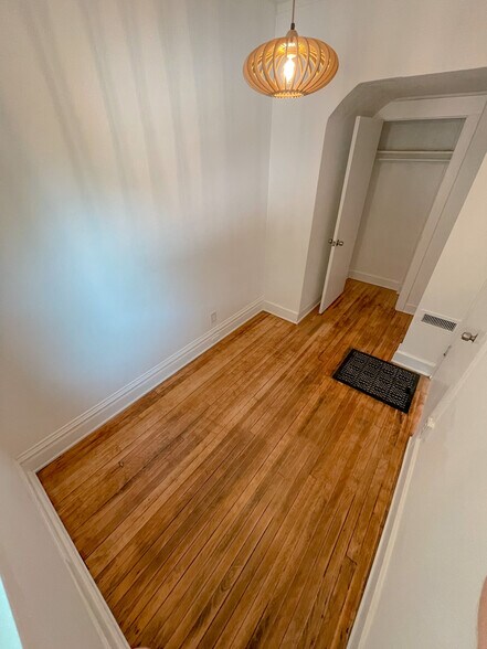 Building Photo - 713 20th St