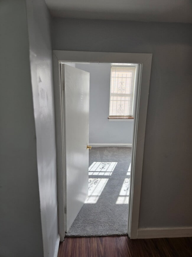 Building Photo - 8054 s Hermitage