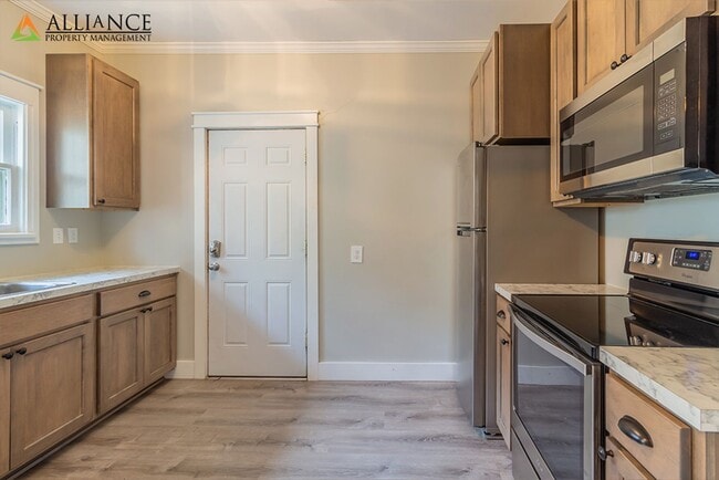 Building Photo - 1621 Leavenworth St