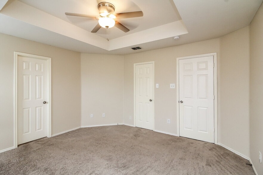 Building Photo - 2807 N Hampton Dr