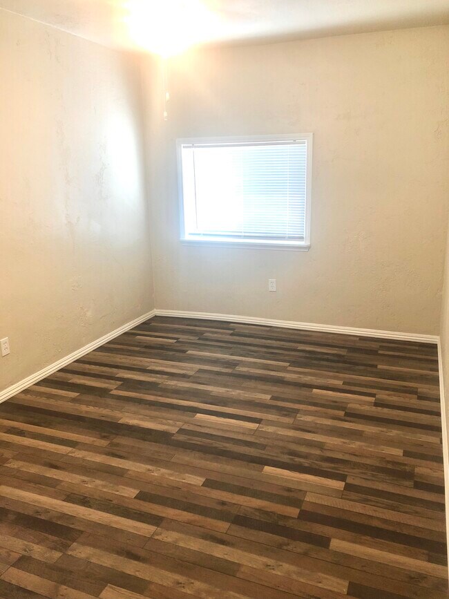 Building Photo - 1246 Oak St