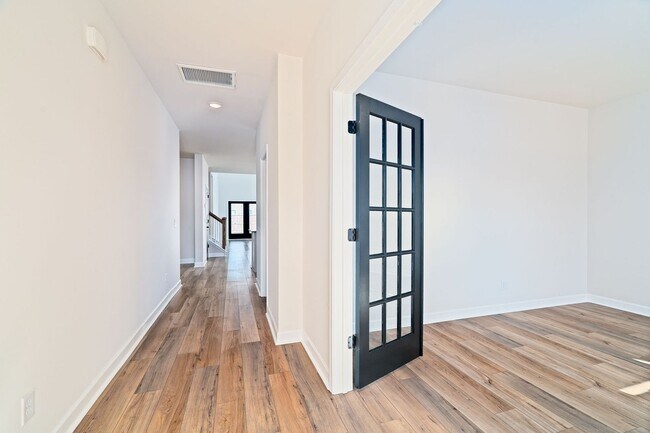 Building Photo - Elegant & Spacious Home in Summerville’s Cane Bay Community