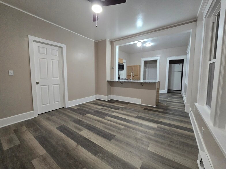 Building Photo - 1422 26th Ave N