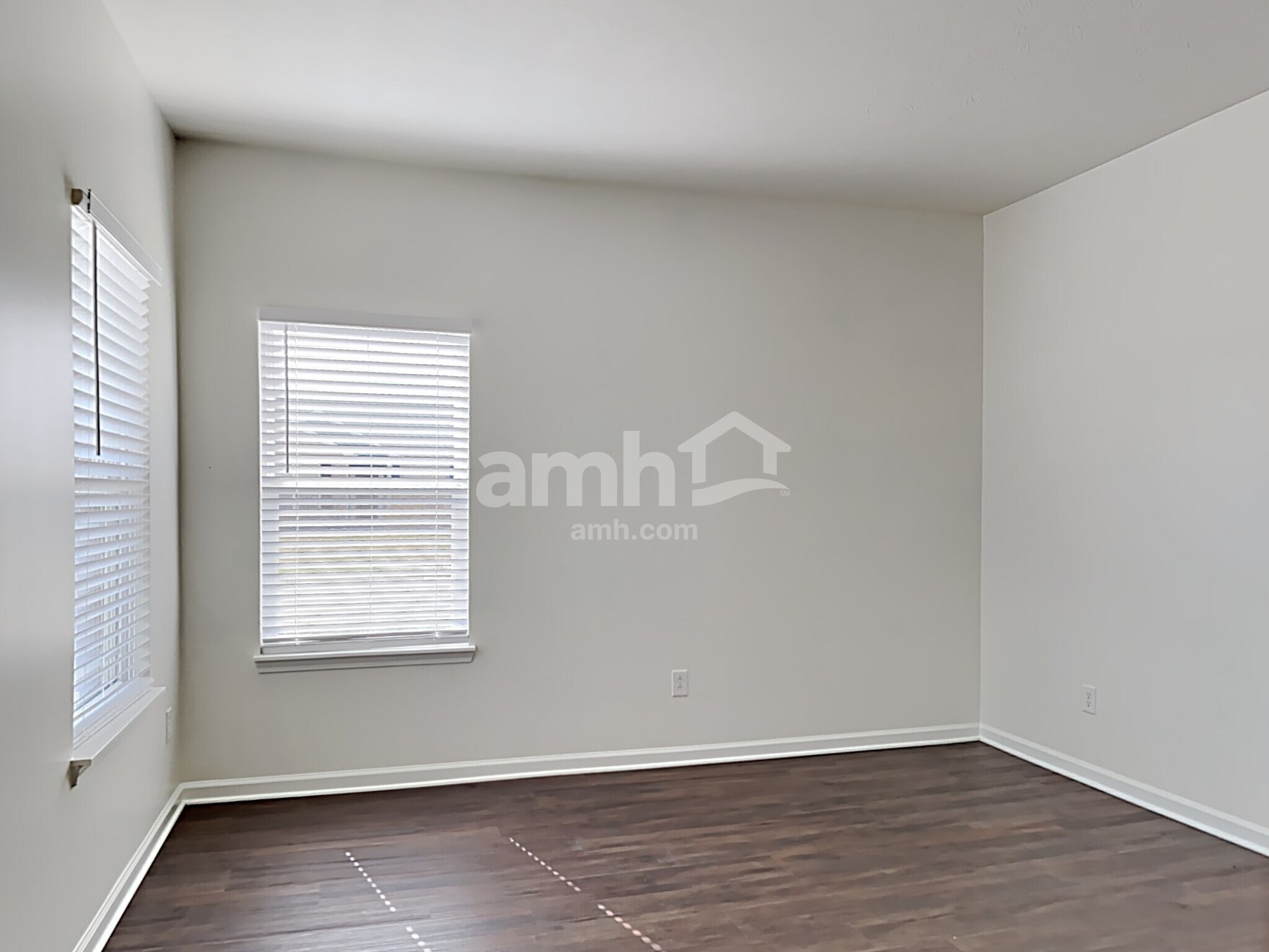 Building Photo - 8720 Hemingway Dr