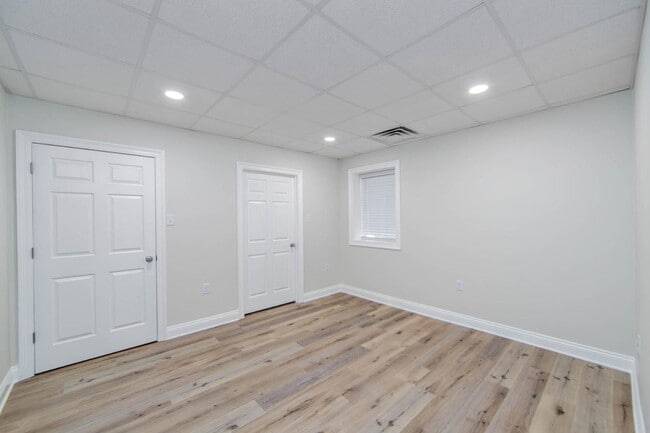 Building Photo - 307 Hickory St