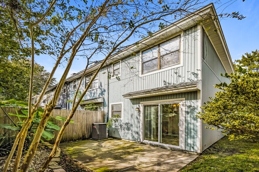 Building Photo - 4030 Laurelwood Dr