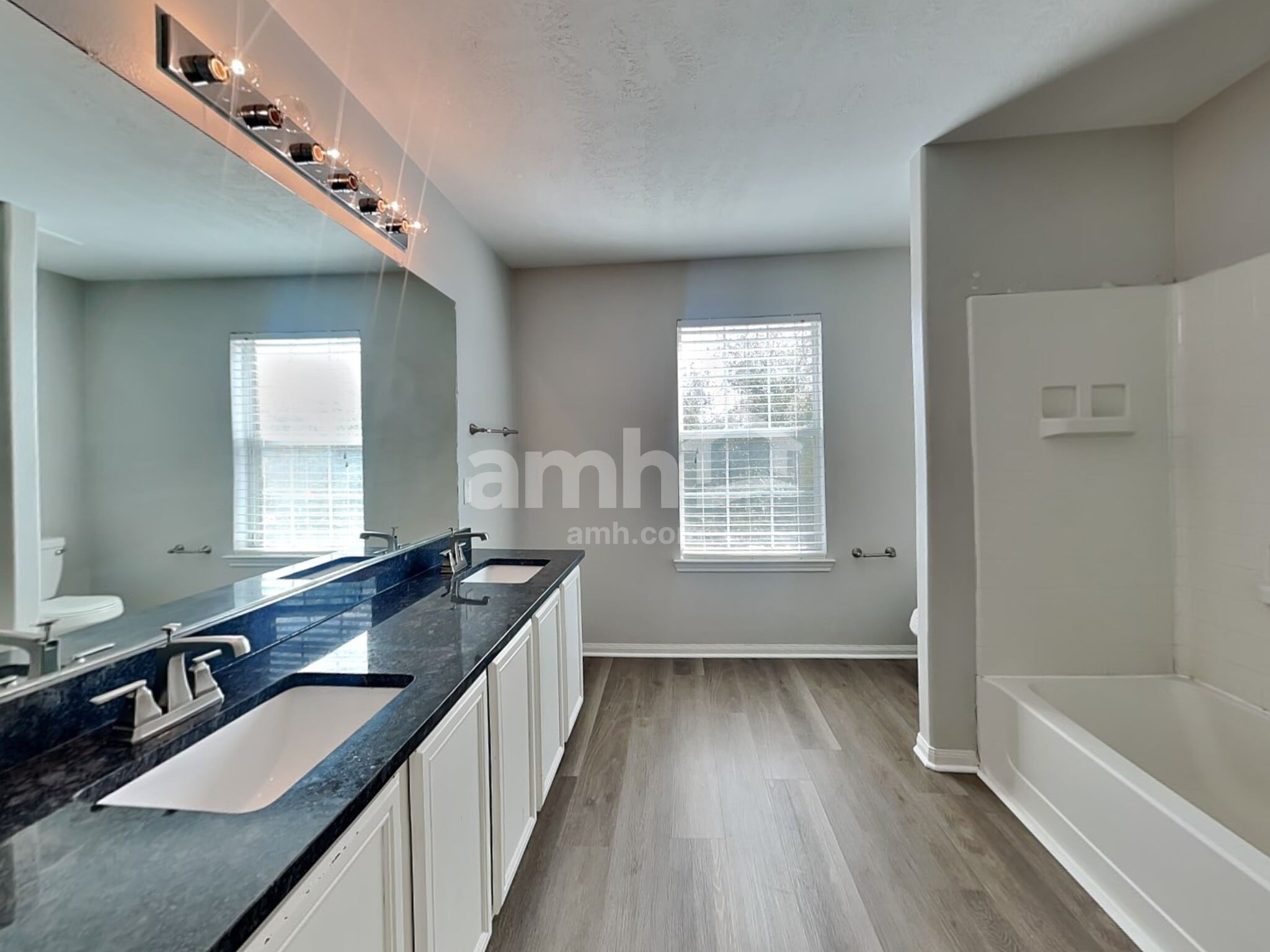 Building Photo - 13323 Ambrosa Dr