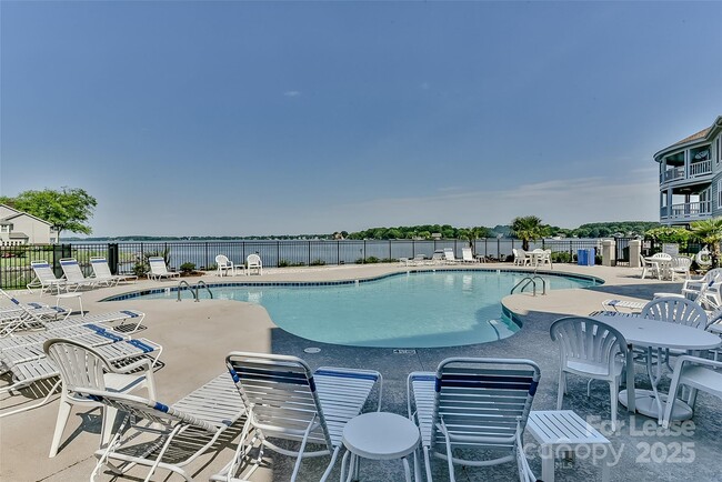 Building Photo - 18557 Vineyard Point Ln