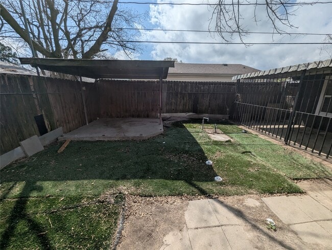 Building Photo - 1802 E Martha Ln